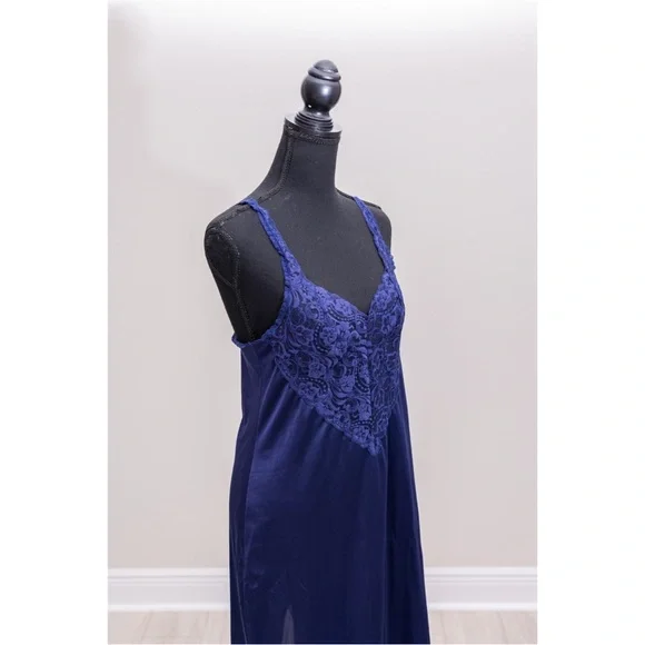Vintage Vanity Fair Nightgown/Slip - Picture 3 of 6